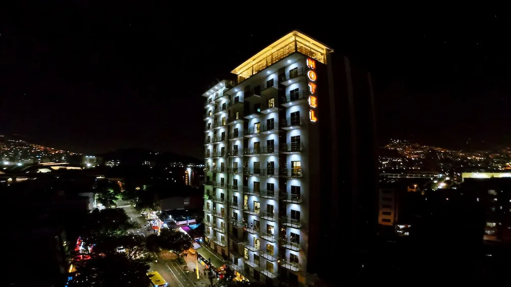 ee949de4-3d06-499c-8c35-37187ee3caa9_main